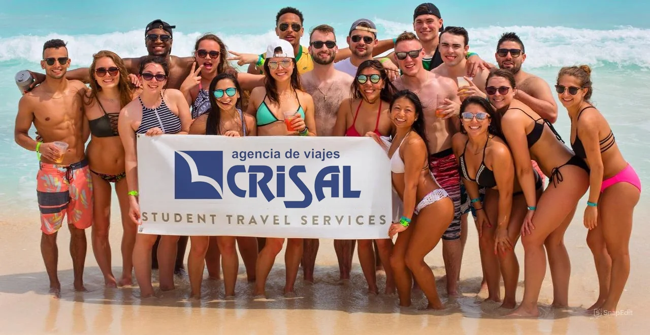 Grupo celebrando un viaje de graduación con Viajes Crisal